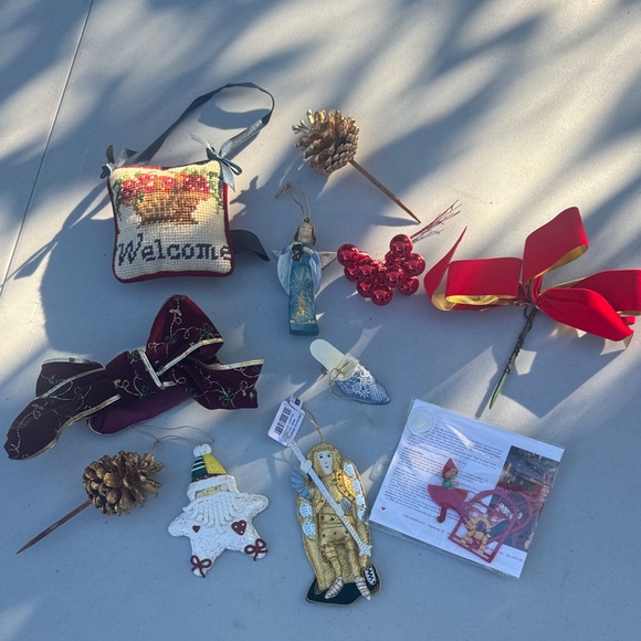 Other - Festive Christmas Ornament Set